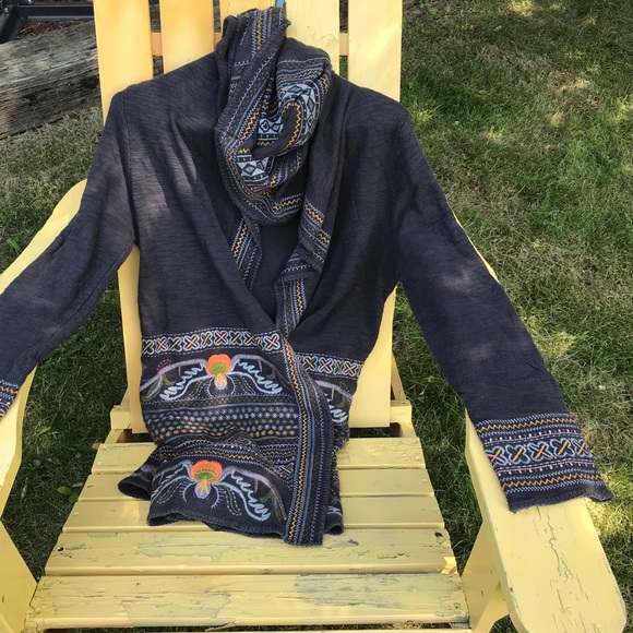 Sweater - Picture 2 of 2